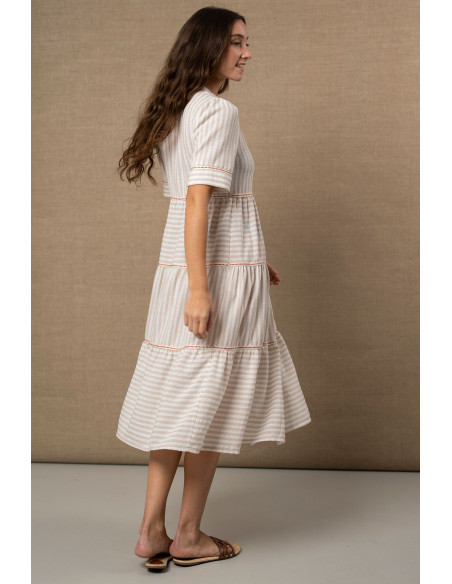 Vestido con volantes de rayas beige
