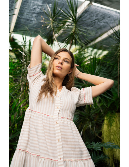 Vestido con volantes de rayas beige