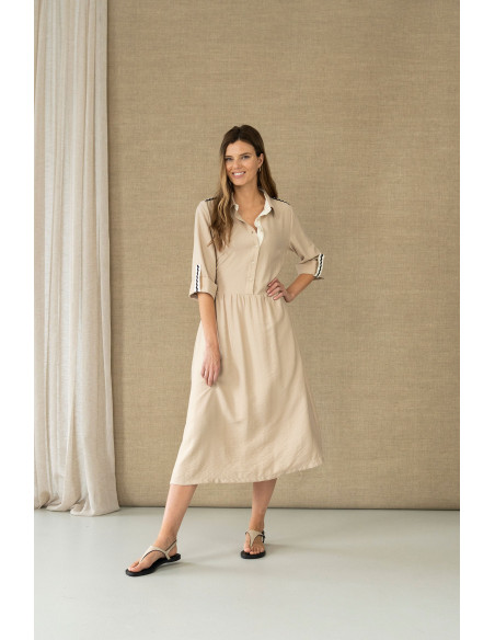 Vestido camisero beige con cinturón