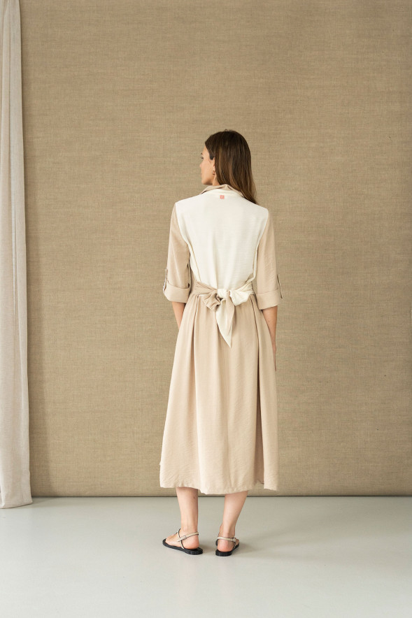 Vestido camisero beige con cinturón