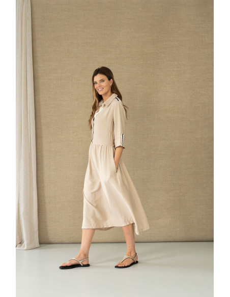 Vestido camisero beige con cinturón