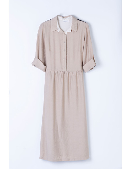 Vestido camisero beige con cinturón