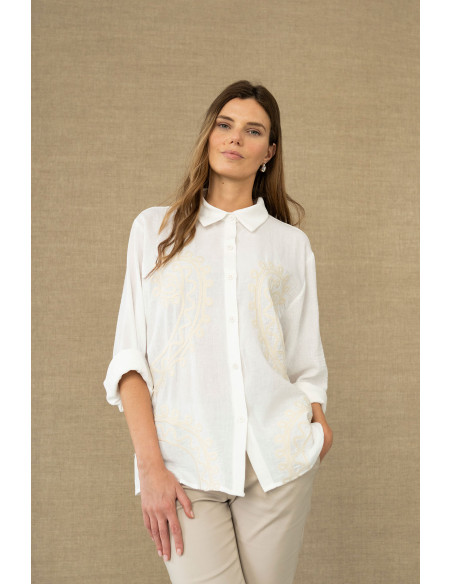 Camisa blanca bordada