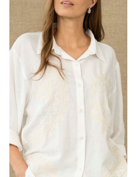 Camisa blanca bordada