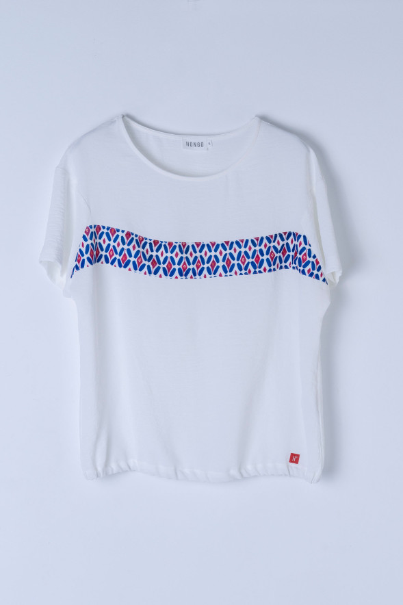 Blusa blanca con banda estampada