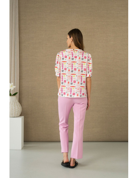 Blusa fluida estampada multicolor con manga ligeramente abullonada