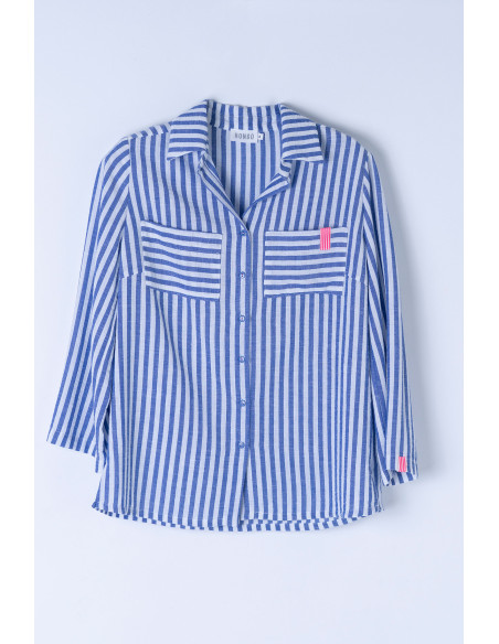 Camisa de rayas azules con bolsillos frontales