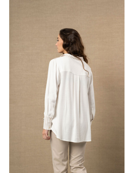 Camisa fluida bicolor de rayas beige con botones laterales
