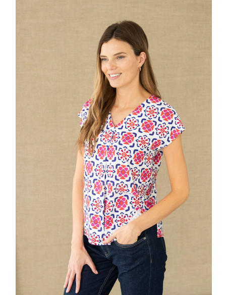 Camiseta estampada multicolor con escote pico