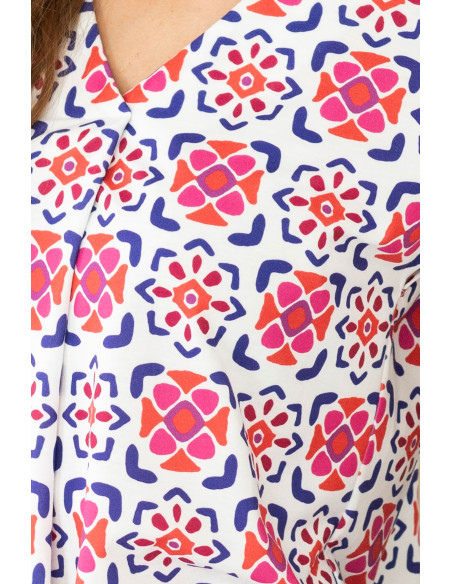 Camiseta estampada multicolor con escote pico