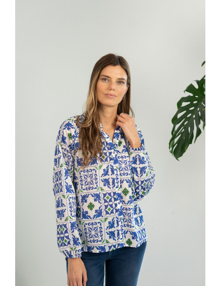 Camisa estampada en azul y verde