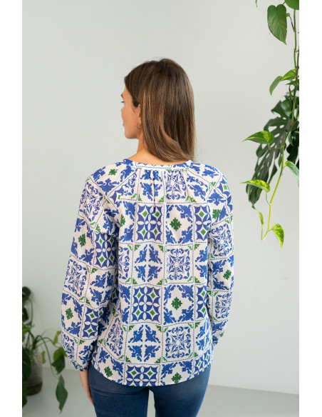 Camisa estampada en azul y verde