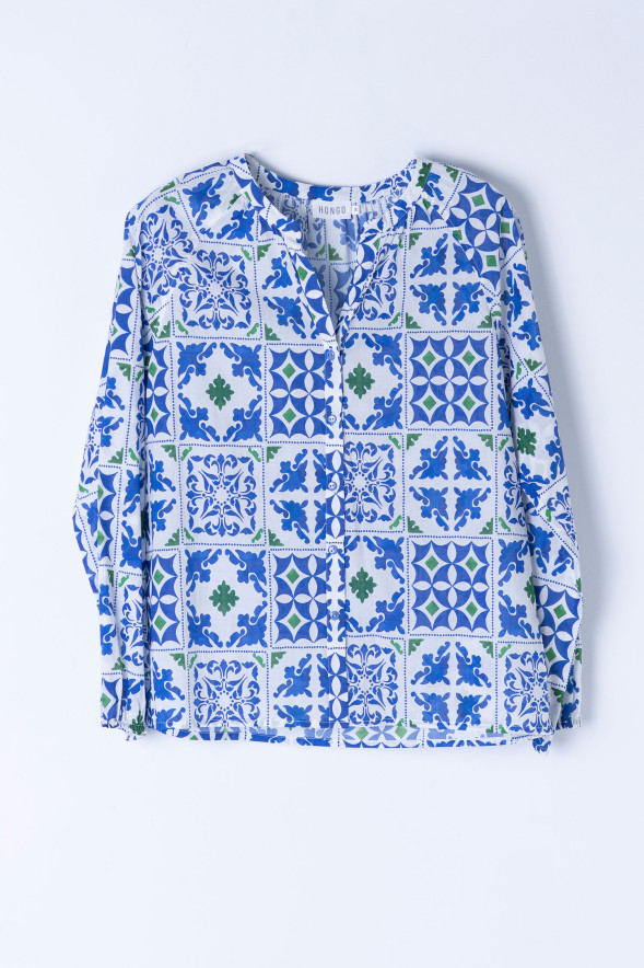 Camisa estampada en azul y verde