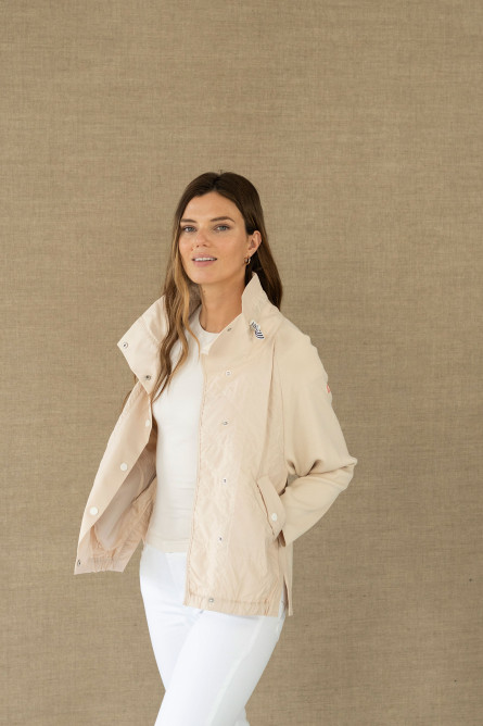 Parka corta beige combinada 2