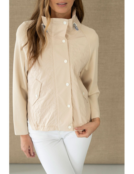 Parka corta beige combinada