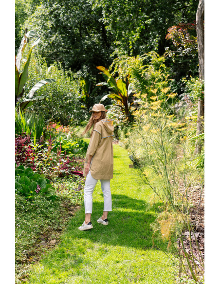 Parka larga con capucha en beige