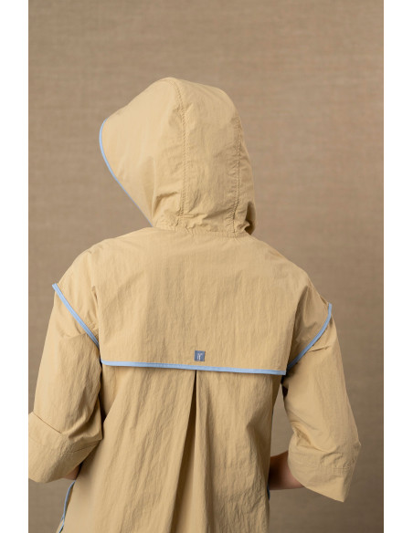 Parka larga con capucha en beige
