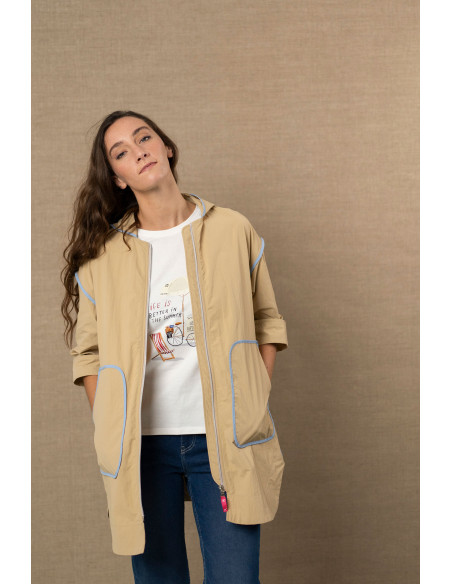 Parka larga con capucha en beige
