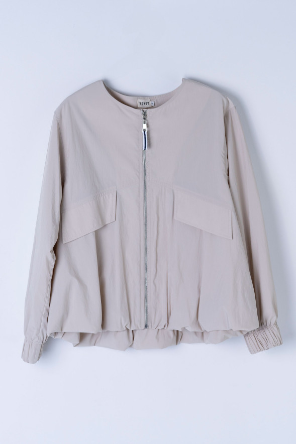 Chaqueta corta beige con bajo efecto globo