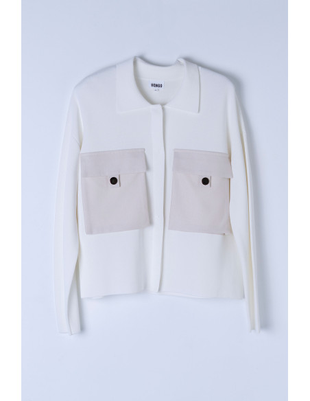 Chaqueta corta en blanco con bolsillos plastrones