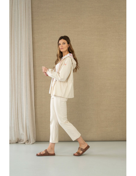 Chaqueta con capucha y cremallera