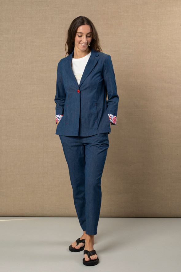 Blazer denim con detalles en contraste