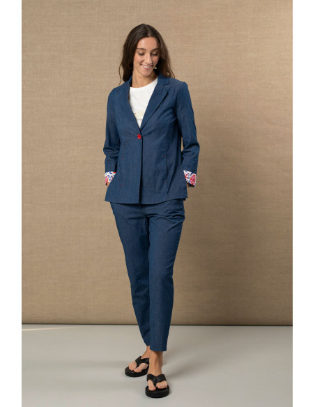 Blazer denim con detalles en contraste