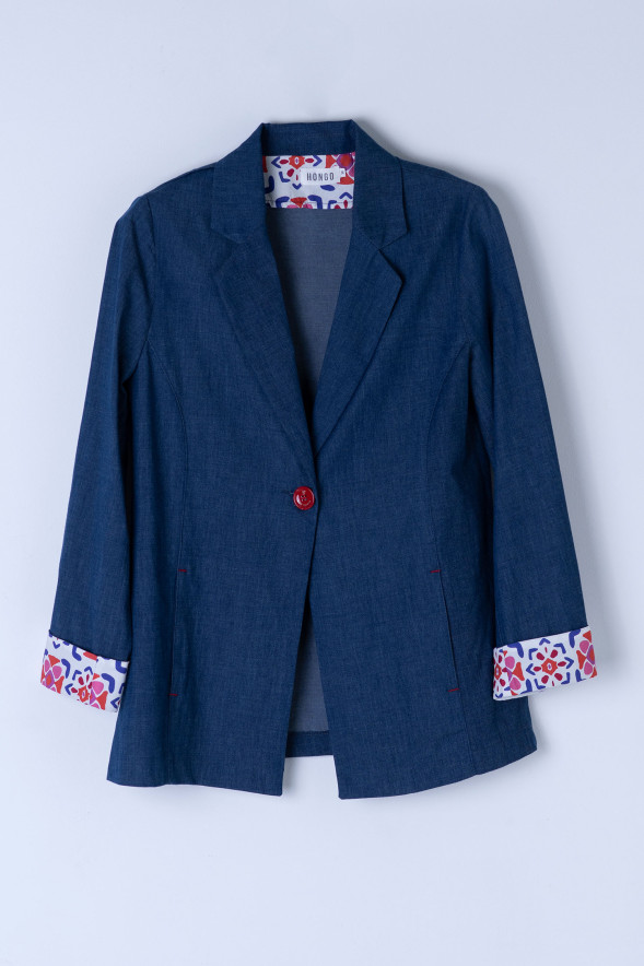 Blazer denim con detalles en contraste