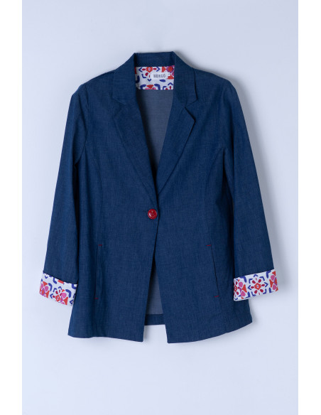 Blazer denim con detalles en contraste