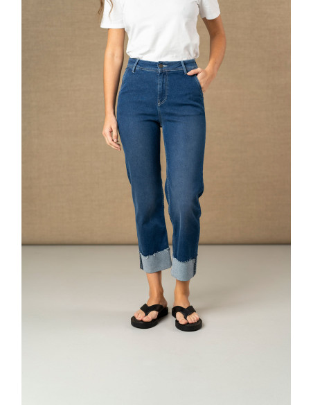 Vaquero cropped con bajo vuelto