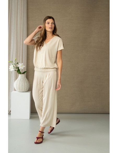 Pantalón fluido cropped en beige
