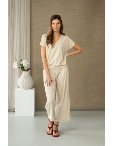Pantalón fluido cropped en beige