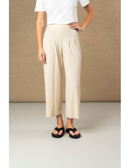 Pantalón fluido cropped en beige