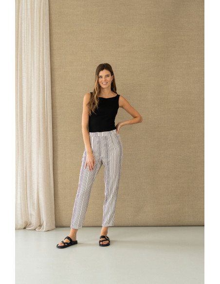 Pantalón recto de tiro medio con dibujo de rayas