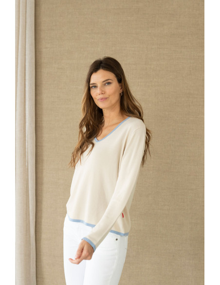 Jersey fluido escote pico con contraste azul
