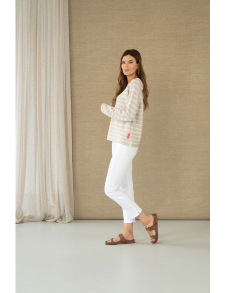 Jersey de rayas beige con cuello rosa