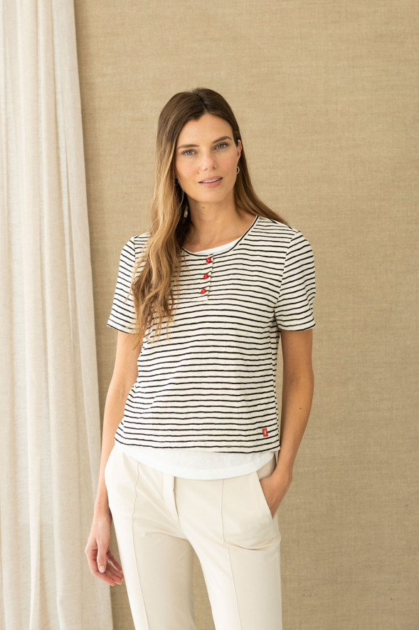 Camiseta marinera de rayas con botones