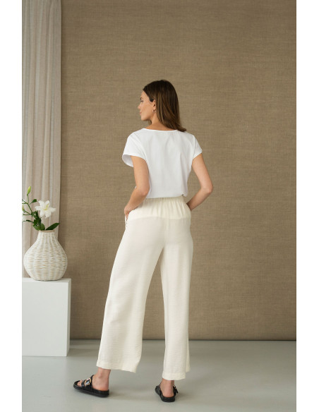 Camiseta blanca con bordado central