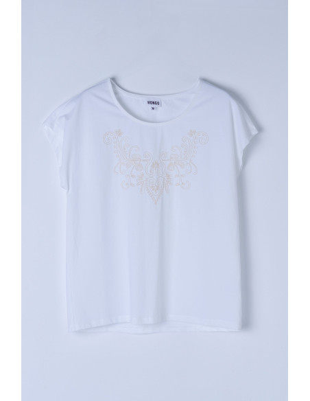 Camiseta blanca con bordado central